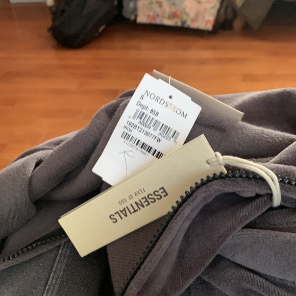 Essentials. NWT $69 - Picture 10 of 11